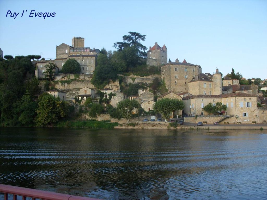 Hôtel CÔTÉ LOT Puy-lʼÉvêque Exterior foto